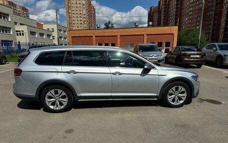 Volkswagen Passat B8 рестайлинг, 2019 год, 2 300 000 рублей, 32 фотография