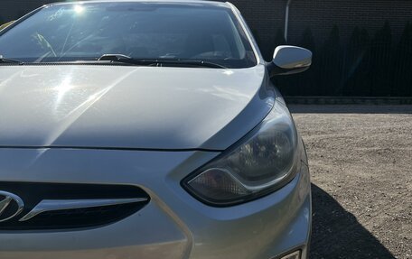 Hyundai Solaris II рестайлинг, 2011 год, 875 000 рублей, 2 фотография