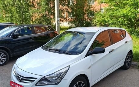 Hyundai Solaris II рестайлинг, 2015 год, 950 000 рублей, 2 фотография