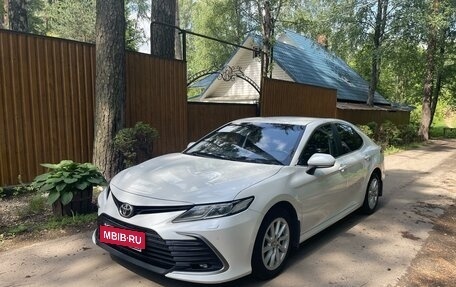Toyota Camry, 2021 год, 3 250 000 рублей, 5 фотография
