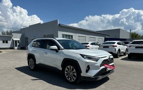 Toyota RAV4, 2020 год, 3 190 000 рублей, 3 фотография