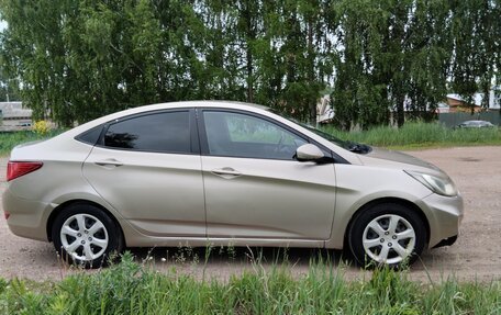 Hyundai Solaris II рестайлинг, 2011 год, 420 000 рублей, 3 фотография