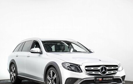 Mercedes-Benz E-Класс, 2019 год, 3 900 000 рублей, 3 фотография