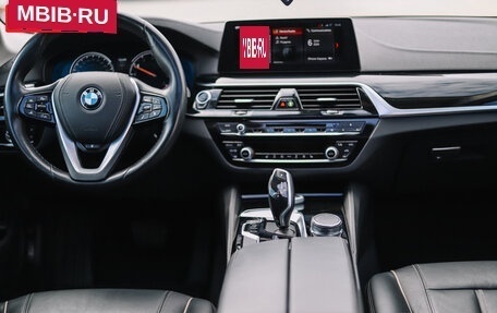 BMW 5 серия, 2018 год, 3 886 000 рублей, 9 фотография