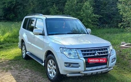 Mitsubishi Pajero IV, 2015 год, 3 300 000 рублей, 3 фотография