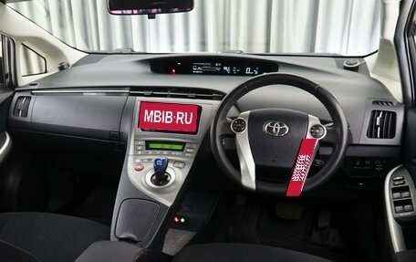 Toyota Prius, 2013 год, 1 349 000 рублей, 6 фотография