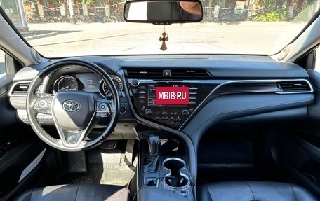 Toyota Camry, 2018 год, 2 950 000 рублей, 4 фотография