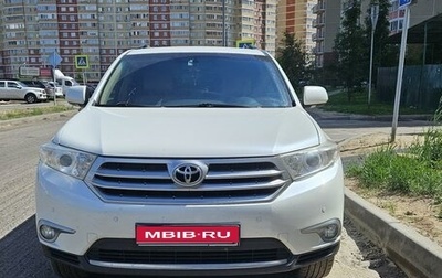 Toyota Highlander III, 2012 год, 2 300 000 рублей, 1 фотография