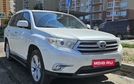 Toyota Highlander III, 2012 год, 2 300 000 рублей, 3 фотография