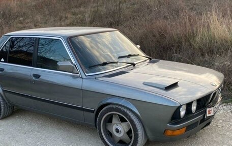 BMW 5 серия, 1985 год, 950 000 рублей, 21 фотография