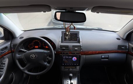 Toyota Avensis III рестайлинг, 2003 год, 670 000 рублей, 15 фотография