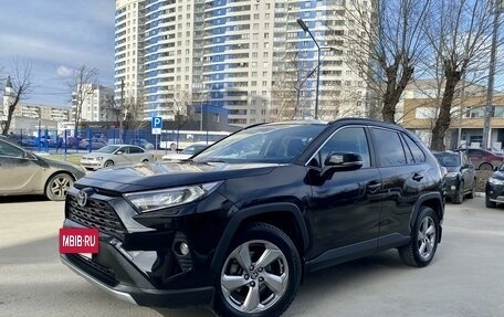 Toyota RAV4, 2021 год, 3 500 000 рублей, 4 фотография