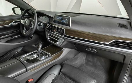 BMW 7 серия, 2017 год, 3 195 950 рублей, 9 фотография