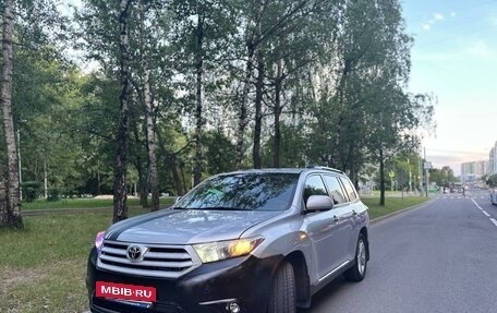 Toyota Highlander III, 2011 год, 1 750 000 рублей, 2 фотография