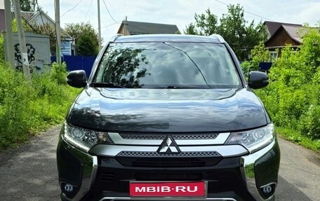 Mitsubishi Outlander III рестайлинг 3, 2021 год, 2 990 000 рублей, 1 фотография