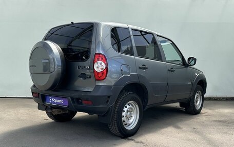 Chevrolet Niva I рестайлинг, 2017 год, 940 000 рублей, 4 фотография