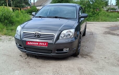 Toyota Avensis III рестайлинг, 2005 год, 690 000 рублей, 1 фотография