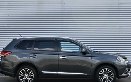 Mitsubishi Outlander III рестайлинг 3, 2016 год, 2 055 000 рублей, 6 фотография