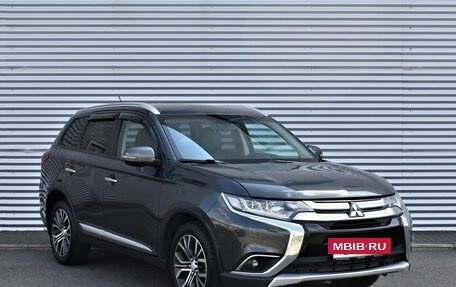 Mitsubishi Outlander III рестайлинг 3, 2016 год, 2 055 000 рублей, 3 фотография