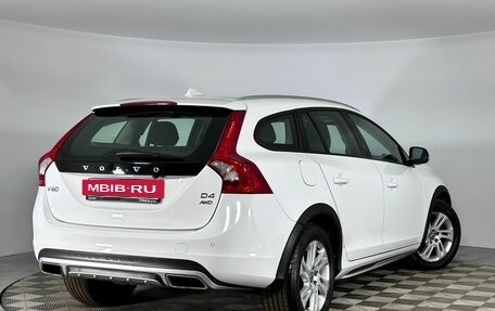 Volvo V60 Cross Country II, 2015 год, 2 500 000 рублей, 2 фотография