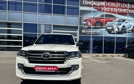 Toyota Land Cruiser 200, 2019 год, 8 100 000 рублей, 4 фотография