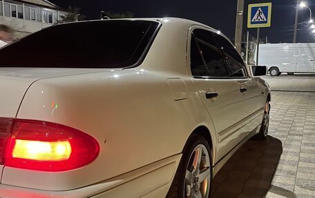 Mercedes-Benz E-Класс, 1996 год, 660 000 рублей, 6 фотография