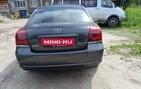 Toyota Avensis III рестайлинг, 2005 год, 690 000 рублей, 3 фотография