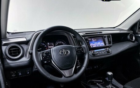 Toyota RAV4, 2017 год, 2 999 000 рублей, 20 фотография
