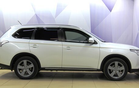 Mitsubishi Outlander III рестайлинг 3, 2014 год, 1 395 000 рублей, 9 фотография