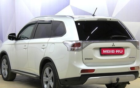 Mitsubishi Outlander III рестайлинг 3, 2014 год, 1 395 000 рублей, 6 фотография