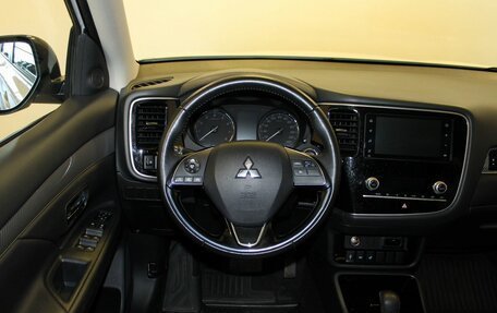 Mitsubishi Outlander III рестайлинг 3, 2020 год, 2 820 000 рублей, 26 фотография