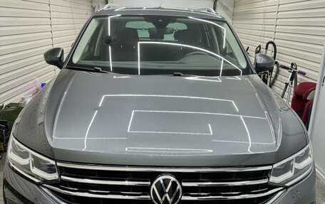 Volkswagen Tiguan II, 2021 год, 4 100 000 рублей, 1 фотография