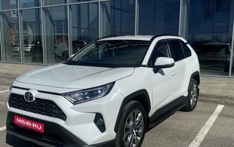 Toyota RAV4, 2021 год, 4 300 000 рублей, 1 фотография