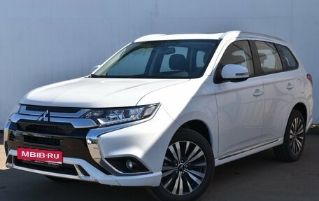 Mitsubishi Outlander III рестайлинг 3, 2022 год, 3 700 000 рублей, 1 фотография