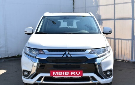 Mitsubishi Outlander III рестайлинг 3, 2022 год, 3 700 000 рублей, 2 фотография