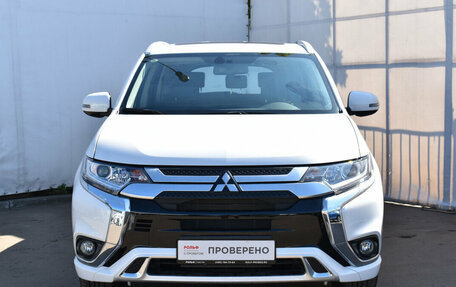 Mitsubishi Outlander III рестайлинг 3, 2022 год, 3 700 000 рублей, 2 фотография