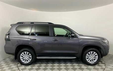 Toyota Land Cruiser Prado 150 рестайлинг 2, 2020 год, 6 439 000 рублей, 6 фотография