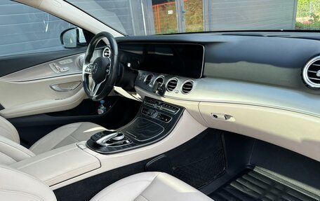Mercedes-Benz E-Класс, 2019 год, 4 150 000 рублей, 19 фотография