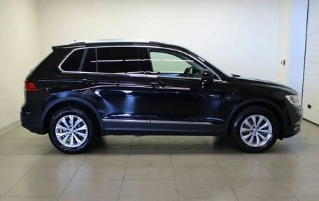 Volkswagen Tiguan II, 2017 год, 2 799 000 рублей, 7 фотография