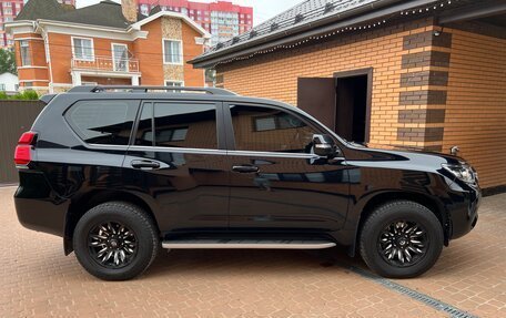 Toyota Land Cruiser Prado 150 рестайлинг 2, 2018 год, 5 700 000 рублей, 3 фотография