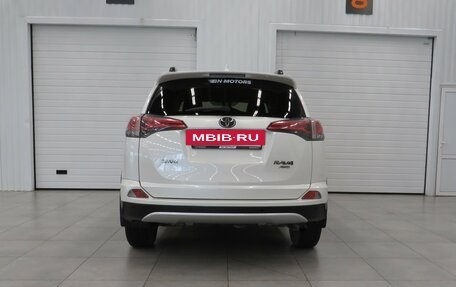 Toyota RAV4, 2017 год, 2 400 000 рублей, 4 фотография