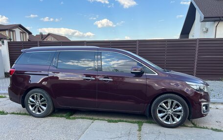 KIA Carnival III, 2017 год, 2 500 000 рублей, 4 фотография