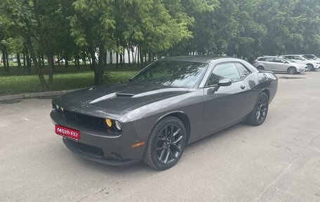 Dodge Challenger III рестайлинг 2, 2018 год, 3 500 000 рублей, 1 фотография