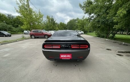 Dodge Challenger III рестайлинг 2, 2018 год, 3 500 000 рублей, 4 фотография