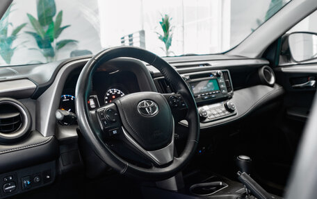 Toyota RAV4, 2017 год, 2 299 000 рублей, 26 фотография