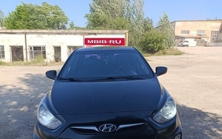 Hyundai Solaris II рестайлинг, 2011 год, 670 000 рублей, 1 фотография