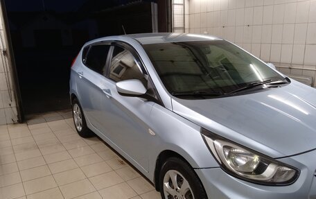 Hyundai Solaris II рестайлинг, 2011 год, 750 000 рублей, 2 фотография