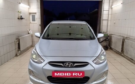 Hyundai Solaris II рестайлинг, 2011 год, 750 000 рублей, 3 фотография