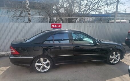 Mercedes-Benz C-Класс, 2005 год, 600 000 рублей, 4 фотография