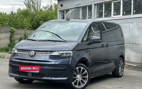 Volkswagen Multivan, 2022 год, 6 500 000 рублей, 2 фотография